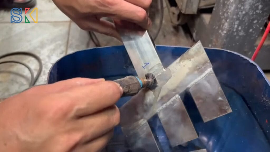 Tẩy inox sáng bóng